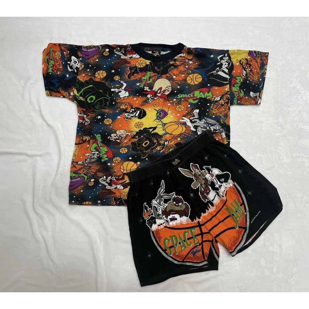VTG 1996‎ Space Jam Looney Tunes Micheal Jordan Shirt All Over Print and Shorts